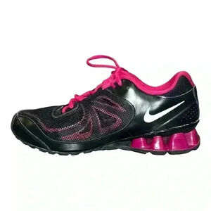 Nike Reax Run 7 Low Black Size 8.5 Black & Pink